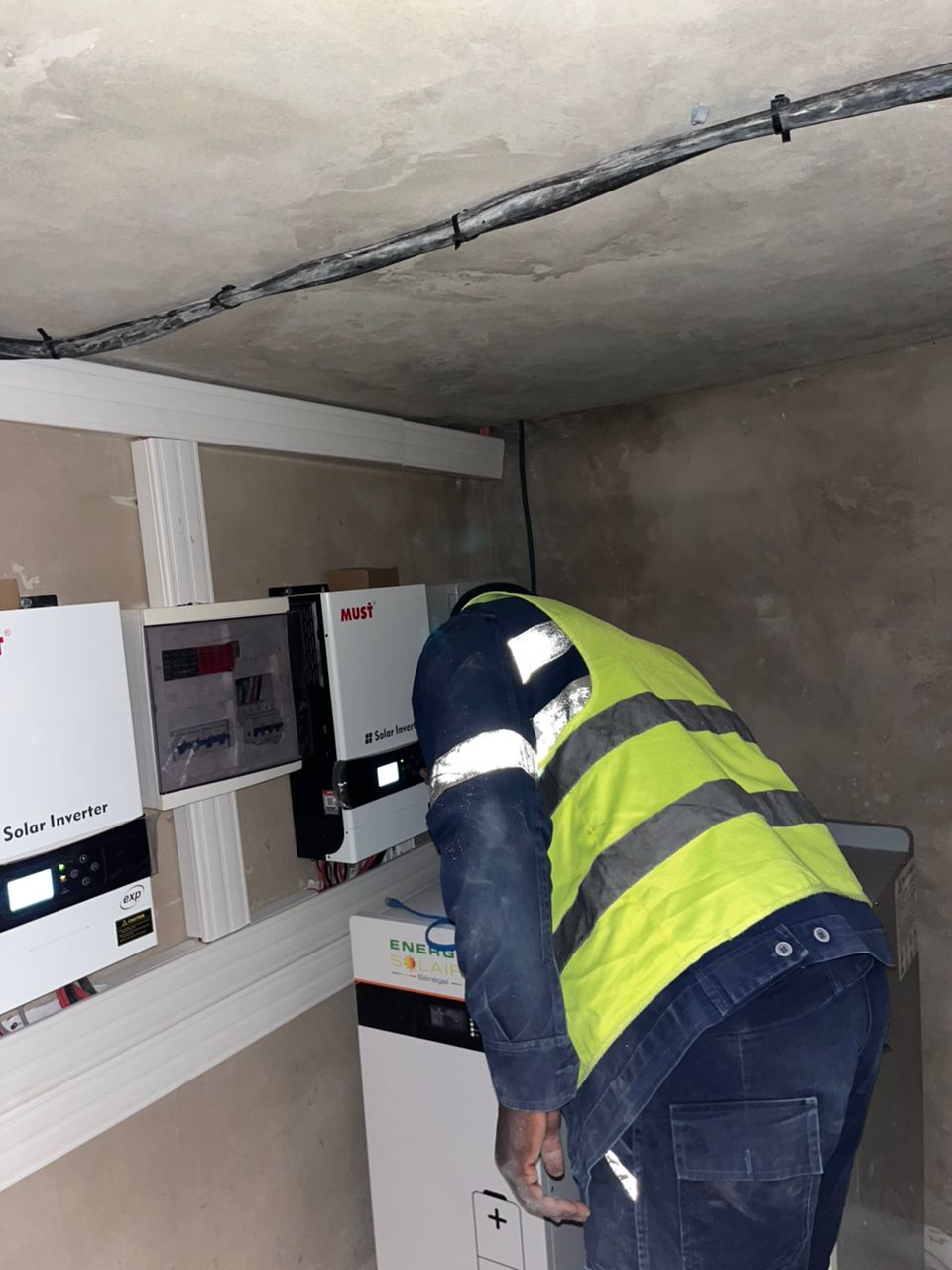 Installation solaire avec stockage lithium — vue 1