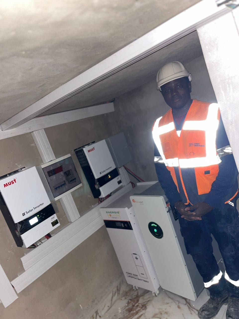 Installation solaire avec stockage lithium — vue 5