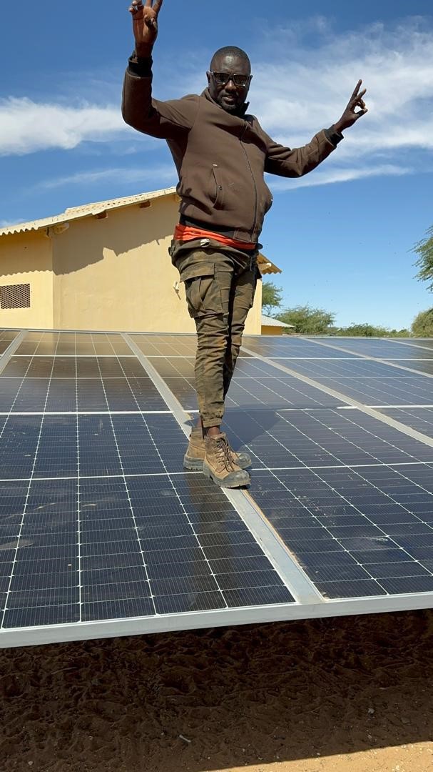 Installation centrale solaire à Wido — vue 2